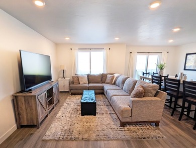 Stunning 2-year-old townhome in like-new condition! 2,187 sq ft - photo 4
