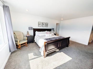 Stunning 2-year-old townhome in like-new condition! 2,187 sq ft - photo 9