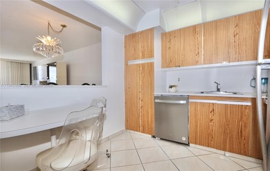 beautiful large one bedroom 11/2 bathrooms condo on the ocean