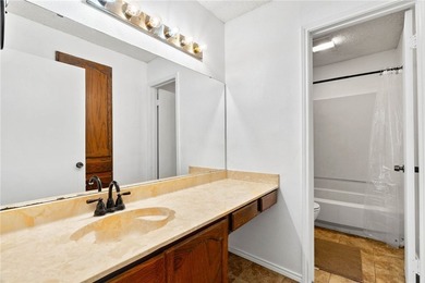Welcome to this well maintained 2 bedroom, 1.5 bathroom condo - photo 14