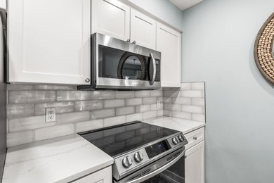 Rarely available in Luau I, this beautifully updated corner-unit - photo 19