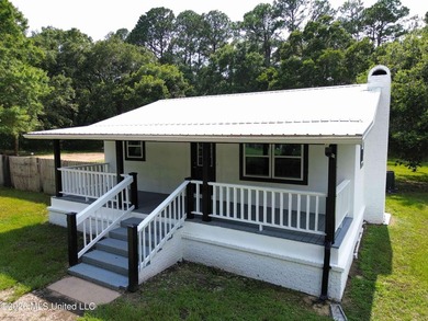 Welcome Home to this 3 bedrooms 2 baths newly renovated home in - photo 3