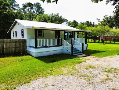 Welcome Home to this 3 bedrooms 2 baths newly renovated home in - photo 4
