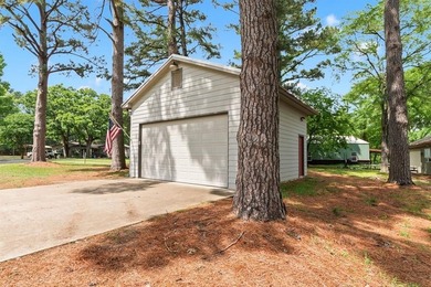Enjoy the lake lifestyle living directly across from premium - photo 4