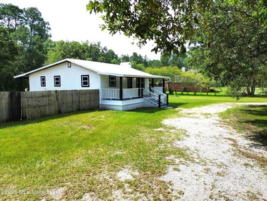 Welcome Home to this 3 bedrooms 2 baths newly renovated home in - photo 5