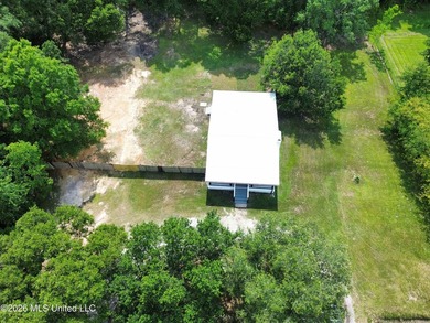 Welcome Home to this 3 bedrooms 2 baths newly renovated home in - photo 6