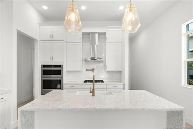 Move-in ready, NEW construction by TRUST HOMES. This 3/2/2/ lake - photo 9