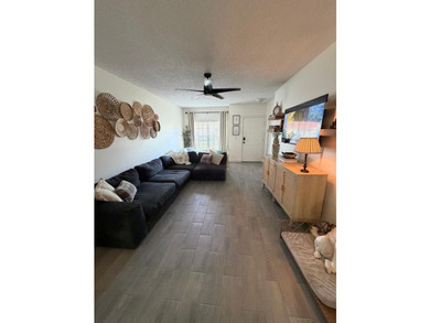 Completely renovated 1- bedroom, 1- bathroom condominium - photo 1