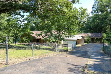 Escape to the peace and privacy of country living at 141 Oakdale - photo 3