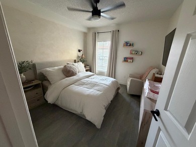 Completely renovated 1- bedroom, 1- bathroom condominium - photo 6