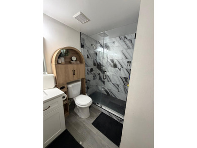 Completely renovated 1- bedroom, 1- bathroom condominium - photo 7