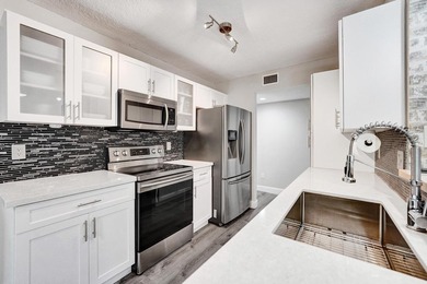 (private lake, pond, coastal) Condo For Sale in Plantation Florida