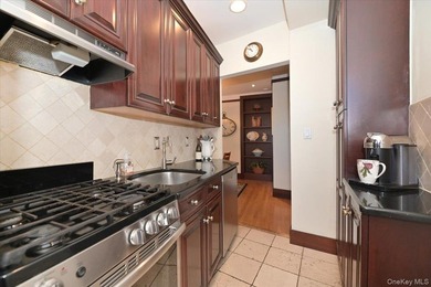 GREAT NECK PLAZA 11021 - 1 Bed - 1 Bath // Proudly presenting a - photo 21