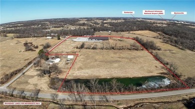 Exceptional equestrian property featuring a 49,466 SF enclosed - photo 3