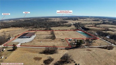 Exceptional equestrian property featuring a 49,466 SF enclosed - photo 4