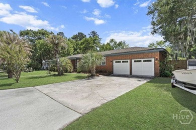 Beautifully Renovated 4 Bedroom, 3 Bathroom Brick Ranch style - photo 2