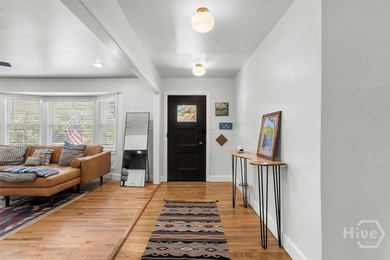 Beautifully Renovated 4 Bedroom, 3 Bathroom Brick Ranch style - photo 5