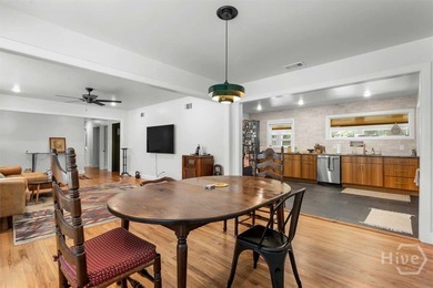 Beautifully Renovated 4 Bedroom, 3 Bathroom Brick Ranch style - photo 10