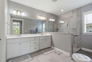 Priced $35k under recent appraisal! Welcome to 76 Oaktree Blvd - photo 32