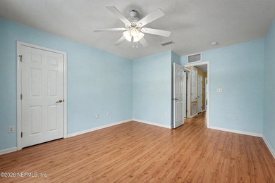 Welcome to this beautifully maintained 3-bedroom, 2.5-bathroom - photo 33
