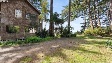 Just south of Port Orford, this exceptional 15-acre ocean-view - photo 4
