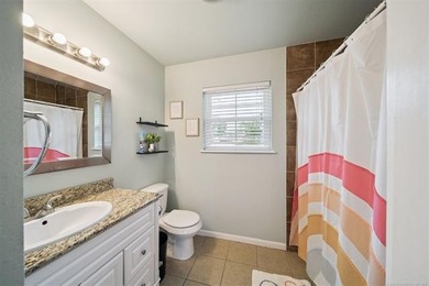 Super cute remodeled 3bed 2 bathroom home in the Heart of - photo 15