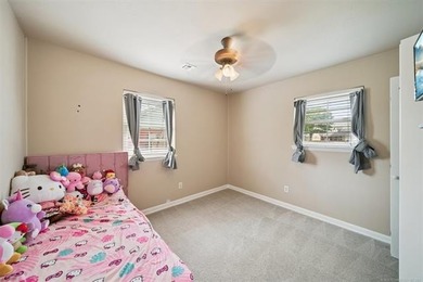 Super cute remodeled 3bed 2 bathroom home in the Heart of - photo 16