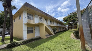 Welcome to this stunning, bright, and cozy 2nd floor condo! This - photo 16