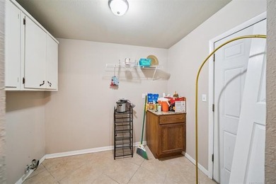 Super cute remodeled 3bed 2 bathroom home in the Heart of - photo 20
