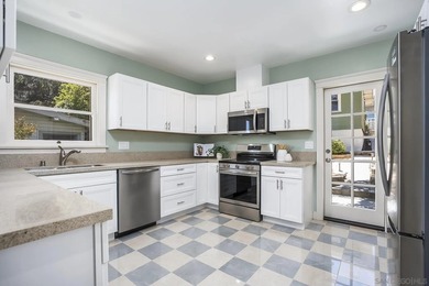 Don't miss this rare chance: two lovely homes on a generous 7 - photo 22