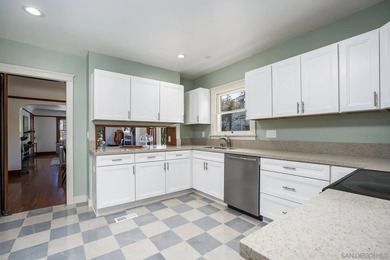 Don't miss this rare chance: two lovely homes on a generous 7 - photo 23