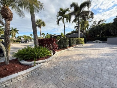 An exceptional opportunity to create your own private retreat in - photo 4