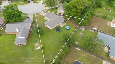 Super cute remodeled 3bed 2 bathroom home in the Heart of - photo 25
