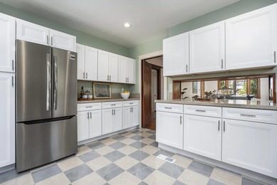 Don't miss this rare chance: two lovely homes on a generous 7 - photo 25