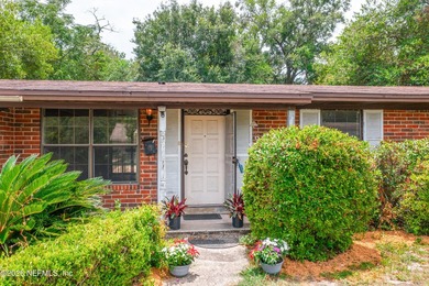 Opportunity awaits at this adorable, solid all-brick ranch pool - photo 3
