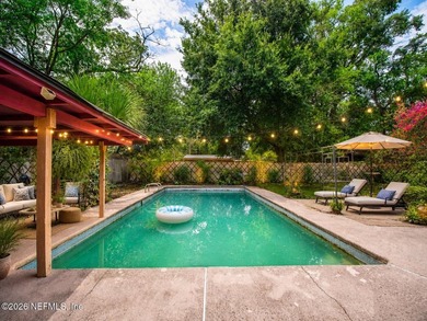 Opportunity awaits at this adorable, solid all-brick ranch pool - photo 5