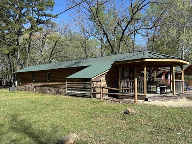 Charming cabin partially renovated with lots of potential - photo 11