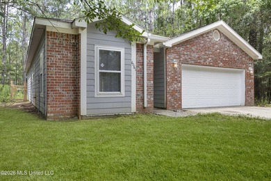 Cute as a button! Move-in ready 3 bed, 2 bath home close to - photo 3