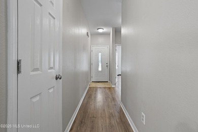 Cute as a button! Move-in ready 3 bed, 2 bath home close to - photo 4