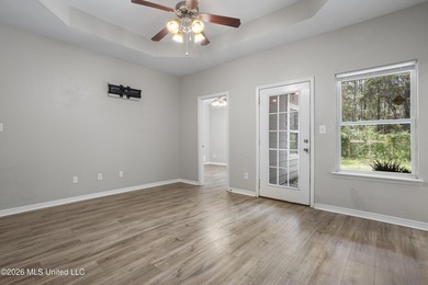 Cute as a button! Move-in ready 3 bed, 2 bath home close to - photo 6