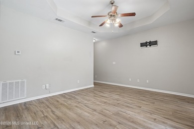 Cute as a button! Move-in ready 3 bed, 2 bath home close to - photo 7