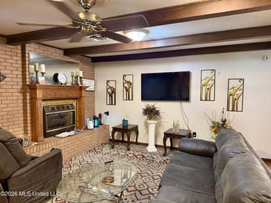 Get a glimpse of this beautiful 4 bedroom, 2.5 bath residence - photo 4