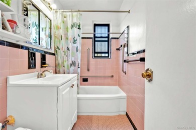 Large 1-Bedroom Co-op in Prime North Flushing Location, Spacious - photo 12