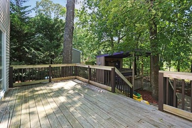 This stunning 3 bed, 2.5 bath house is an exceptional property - photo 33