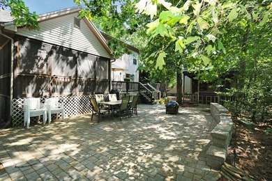 This stunning 3 bed, 2.5 bath house is an exceptional property - photo 36