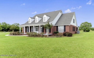 Classic Acadian architecture, timeless design, and nearly 13 - photo 1