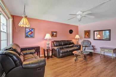 Private, first floor corner unit, furnished 2 bedroom/1.5 bath - photo 2