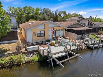 Welcome to waterfront living in the heart of Homosassa! Located - photo 3