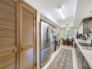 Welcome to waterfront living in the heart of Homosassa! Located - photo 7