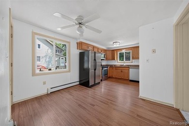 Great Opportunity in Keego Harbor! Don't miss this unique - photo 10